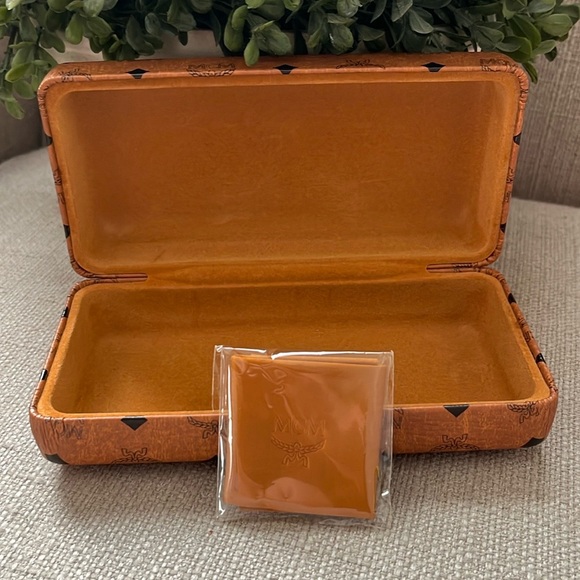 NEW! MCM Sunglasses Case - Picture 3 of 6